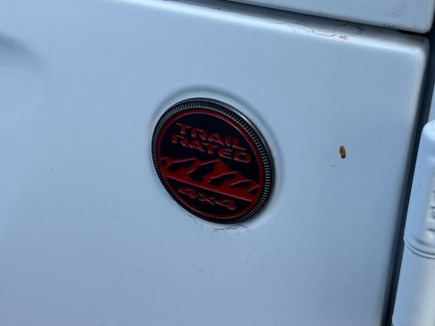 Used 2024 Jeep Wrangler Unlimited Rubicon AWD/4WD image 7