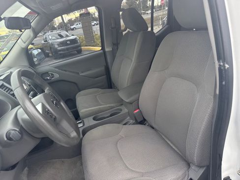 Used 2018 Nissan Frontier SV image 21