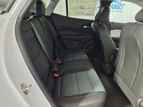 New 2026 Chevrolet Trax LT w/ Sunroof Package FWD image 31