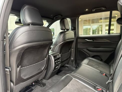 Used 2023 Jeep Grand Cherokee Altitude AWD/4WD image 12