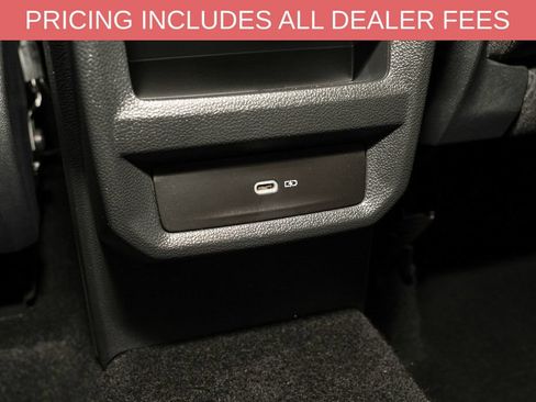 Used 2025 Volkswagen Taos SE AWD/4WD image 7