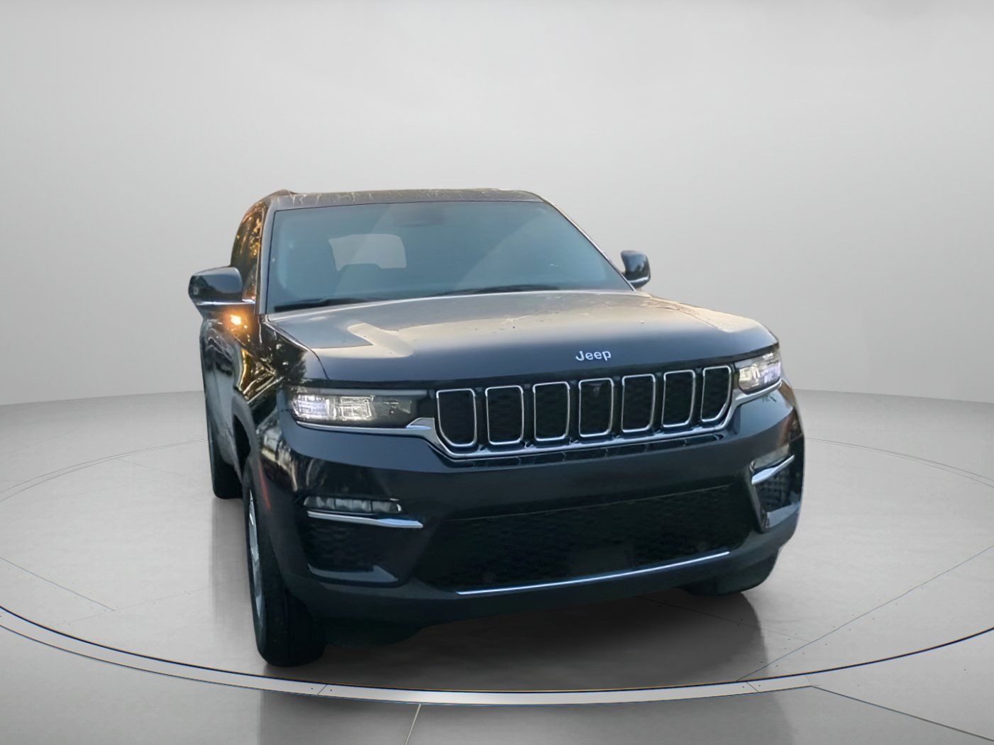 Used 2023 Jeep Grand Cherokee Limited w/ Luxury Tech Group II AWD/4WD image 5