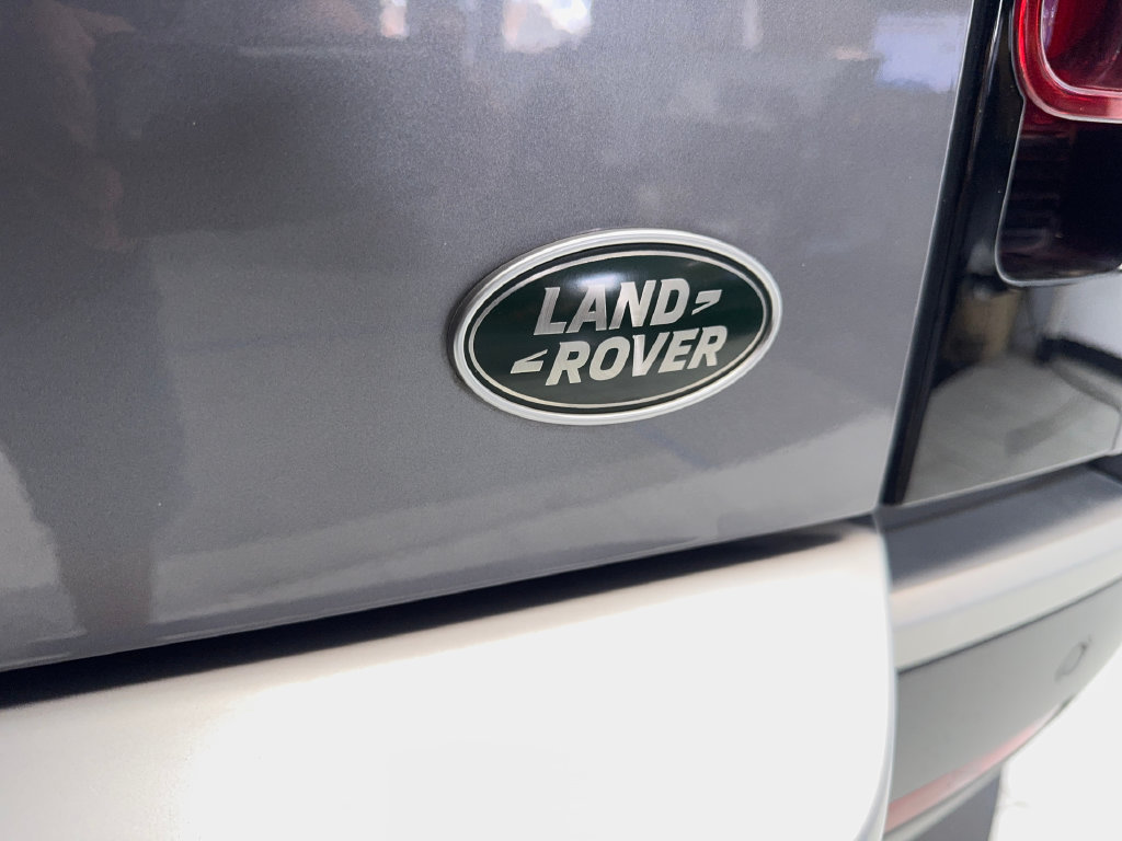 Used 2023 Land Rover Defender 110 SE AWD/4WD image 25