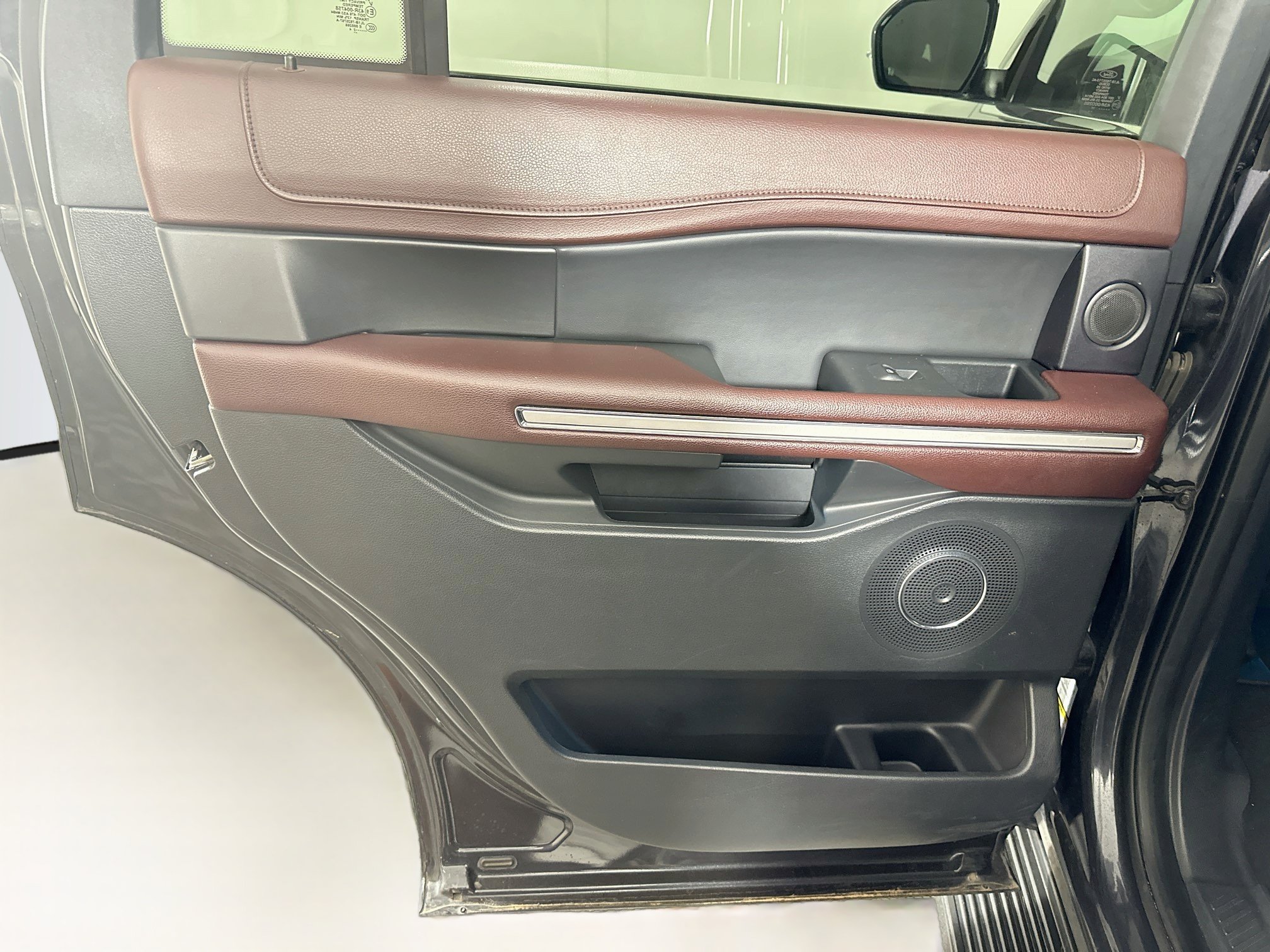 Used 2024 Ford Expedition Limited RWD image 27