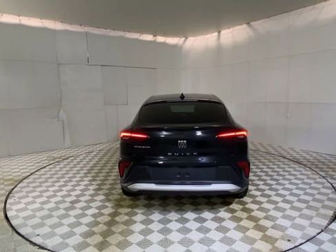 Used 2024 Buick Envista Preferred w/ Convenience I Package image 2