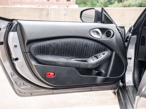 Used 2009 Nissan 370Z Touring RWD image 58