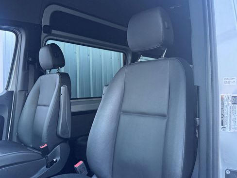 Used 2024 Mercedes-Benz Sprinter 2500 image 33