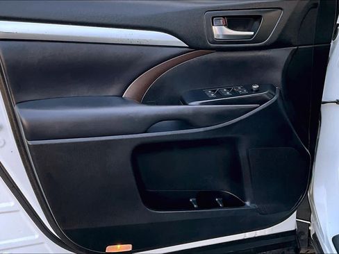 Used 2019 Toyota Highlander XLE image 21