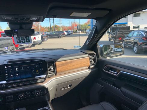 Certified 2022 Chevrolet Silverado 1500 High Country w/ High Country Premium Package image 35