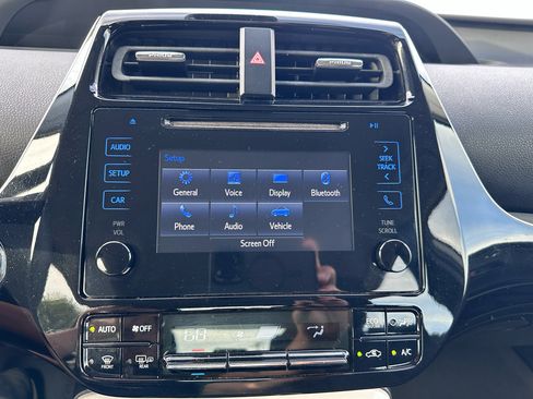 Used 2018 Toyota Prius Two image 12