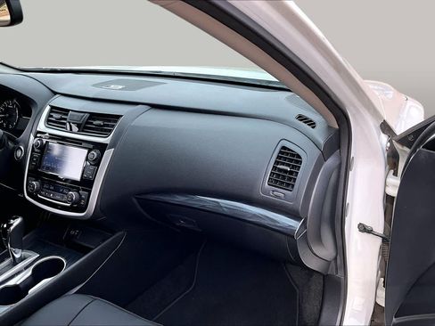 Used 2018 Nissan Altima 3.5 SL FWD image 18