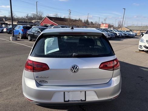 Used 2016 Volkswagen e-Golf SE w/ DC Fast Charging Package image 9
