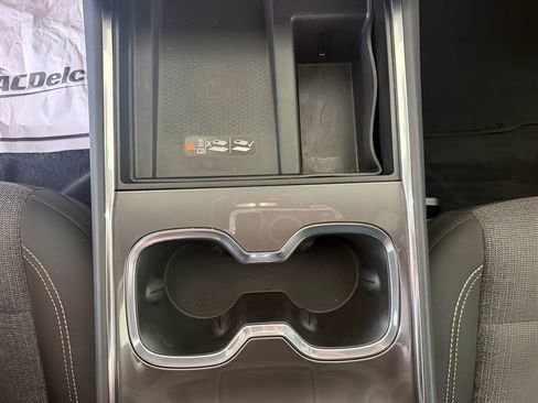 Used 2025 GMC Acadia Elevation image 33