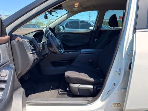 Used 2023 Nissan Rogue S AWD/4WD image 2