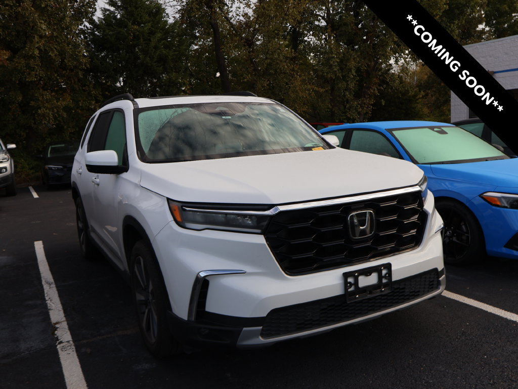 Used 2024 Honda Pilot Touring image 1