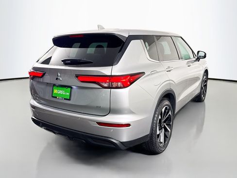 Used 2023 Mitsubishi Outlander SE FWD image 10