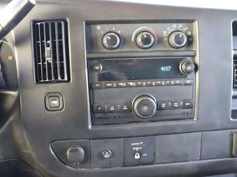 Used 2016 Chevrolet Express 2500 image 20