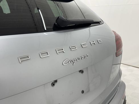 Used 2017 Porsche Cayenne Platinum Edition image 30