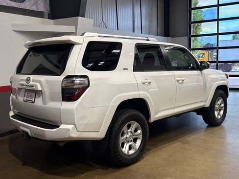Used 2016 Toyota 4Runner SR5 AWD/4WD image 5