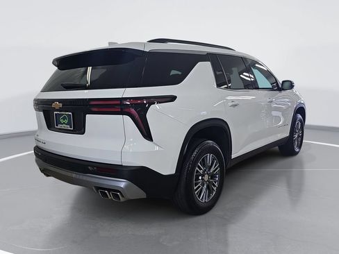 Used 2025 Chevrolet Traverse LT AWD/4WD image 3