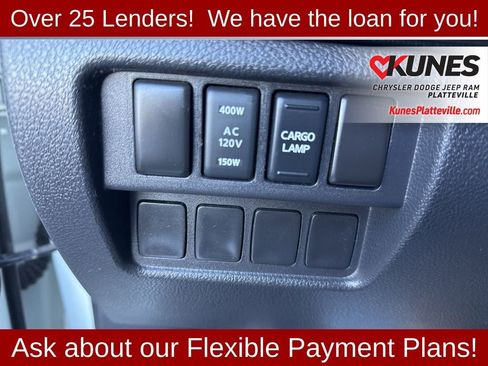 Used 2018 Nissan Titan SV w/ SV Convenience Package image 22