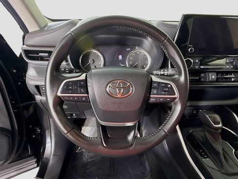 Used 2023 Toyota Highlander LE image 13