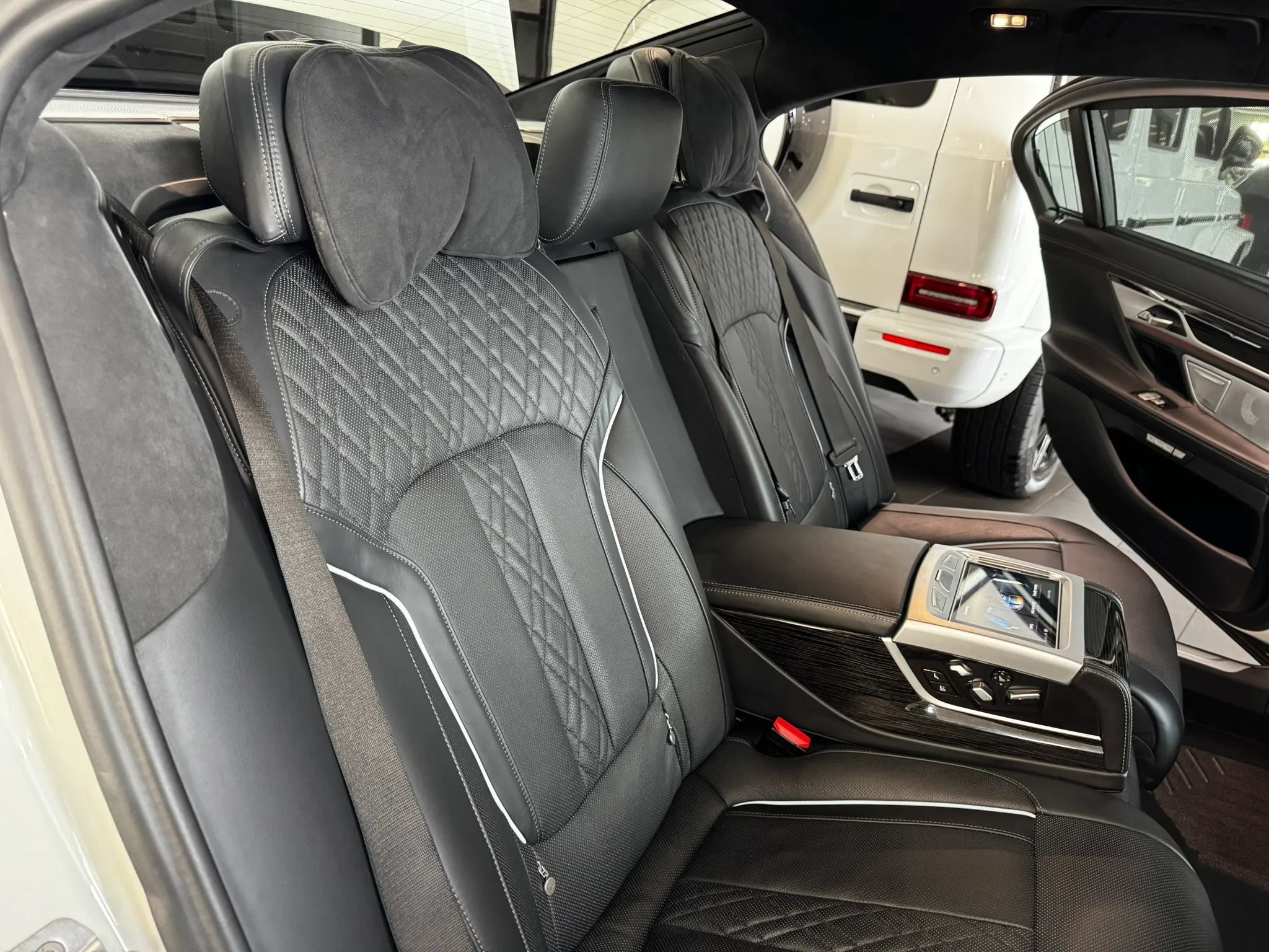 Used 2018 BMW 750i xDrive AWD/4WD image 20
