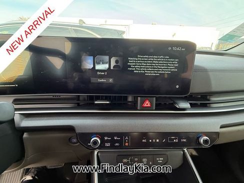 Certified 2025 Kia Carnival EX image 9