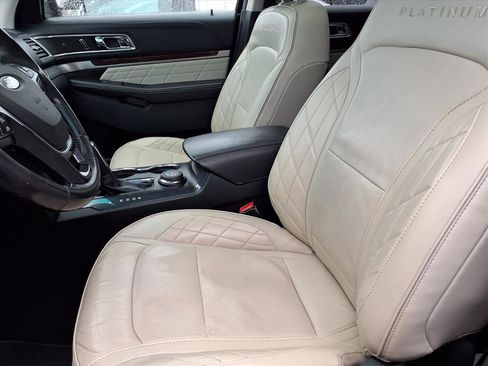 Used 2016 Ford Explorer Platinum image 3