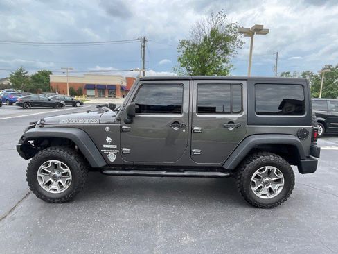 Used 2017 Jeep Wrangler Unlimited Sport w/ Connectivity Group AWD/4WD image 4
