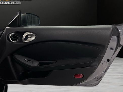 Used 2017 Nissan 370Z Touring image 30