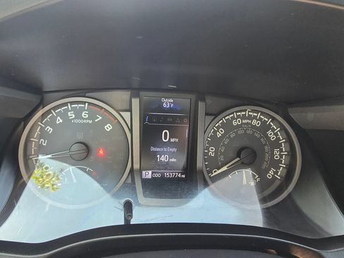 Used 2018 Toyota Tacoma TRD Off-Road AWD/4WD image 19