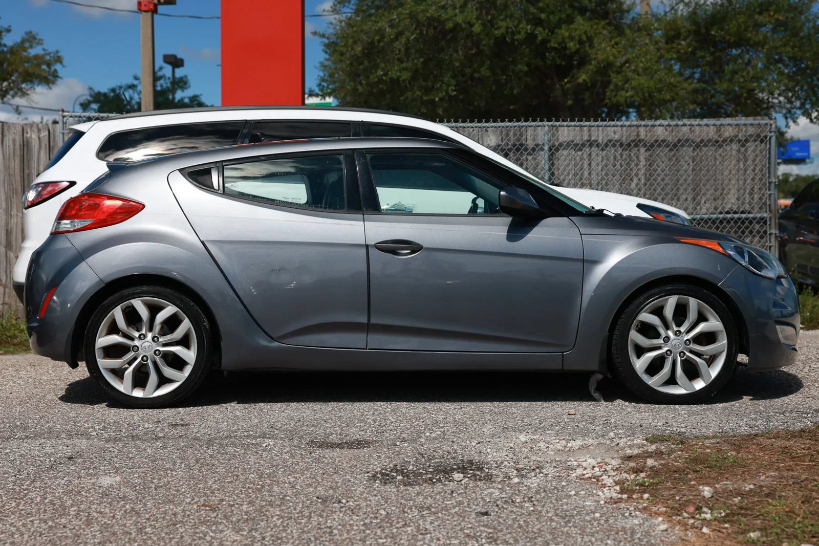 Used 2013 Hyundai Veloster w/ Style Pkg FWD image 7