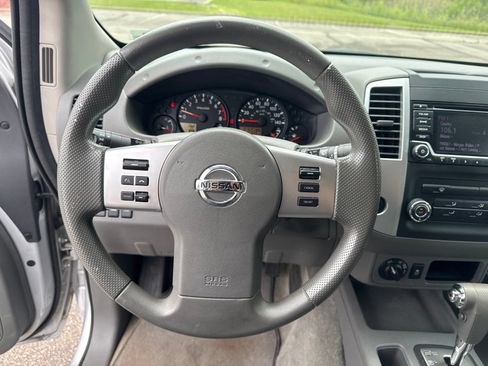 Used 2018 Nissan Frontier SV AWD/4WD image 19