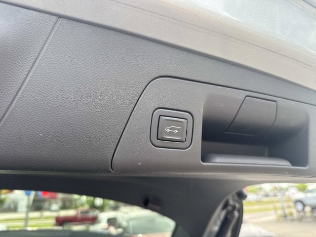 Used 2023 Buick Envision Avenir AWD/4WD image 9