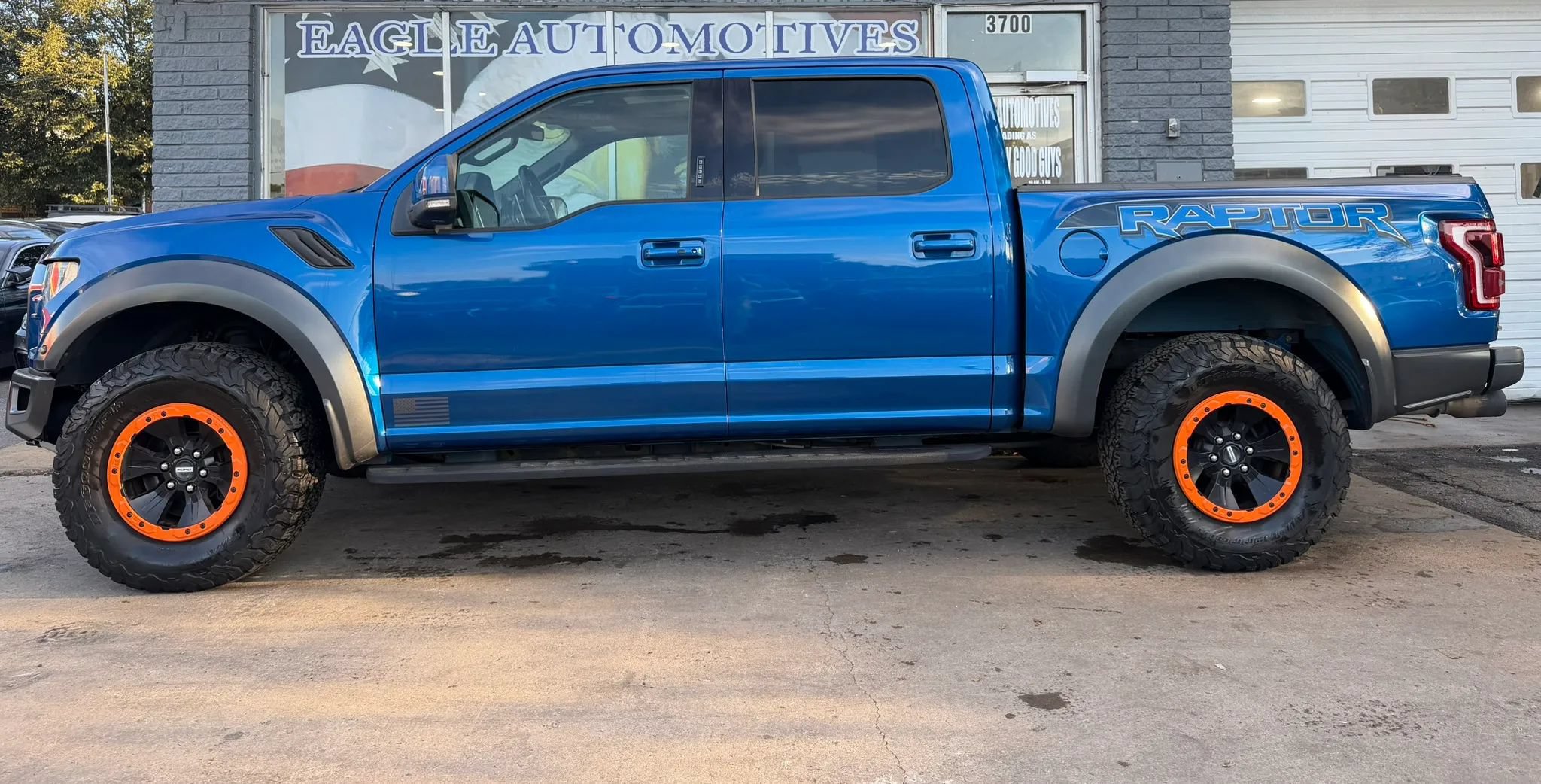 Used 2018 Ford F150 Raptor w/ Equipment Group 802A Luxury AWD/4WD image 6