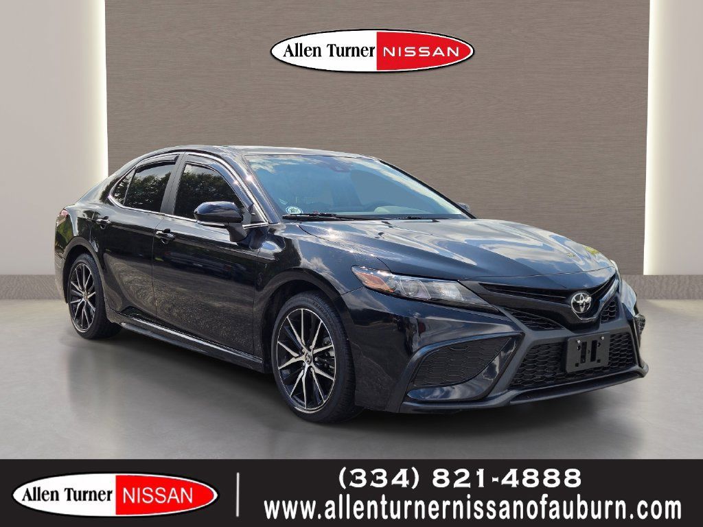 Used 2024 Toyota Camry SE w/ Cold Weather Package FWD image 1