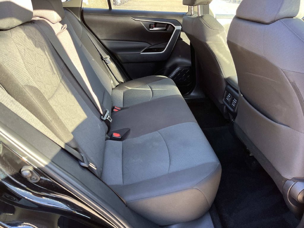 Used 2025 Toyota RAV4 XLE FWD image 22