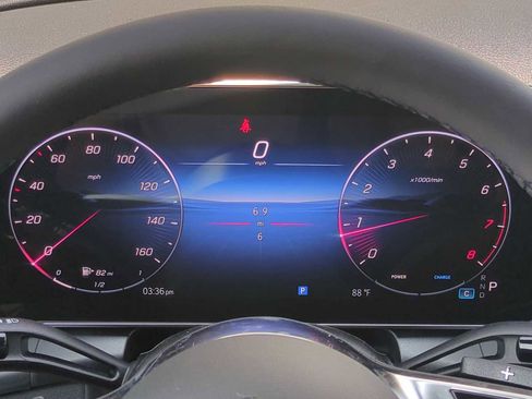 Used 2025 Mercedes-Benz GLC 300 4MATIC image 36