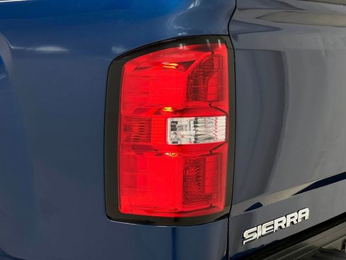 Used 2018 GMC Sierra 2500 SLT w/ Duramax Plus Package AWD/4WD image 38