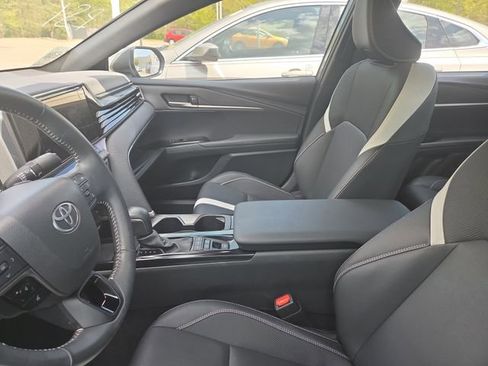 Used 2025 Toyota Camry SE image 9