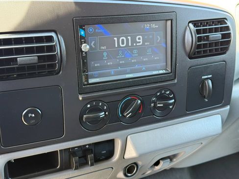 Used 2005 Ford F250 Lariat RWD image 21