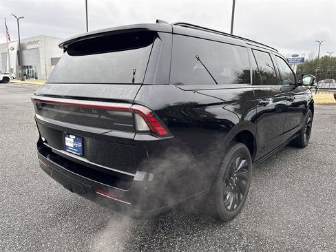 Used 2025 Lincoln Navigator L Reserve w/ Jet Appearance Package image 7