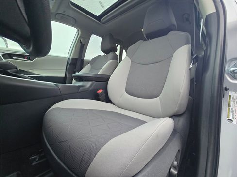 Used 2025 Toyota RAV4 XLE image 18