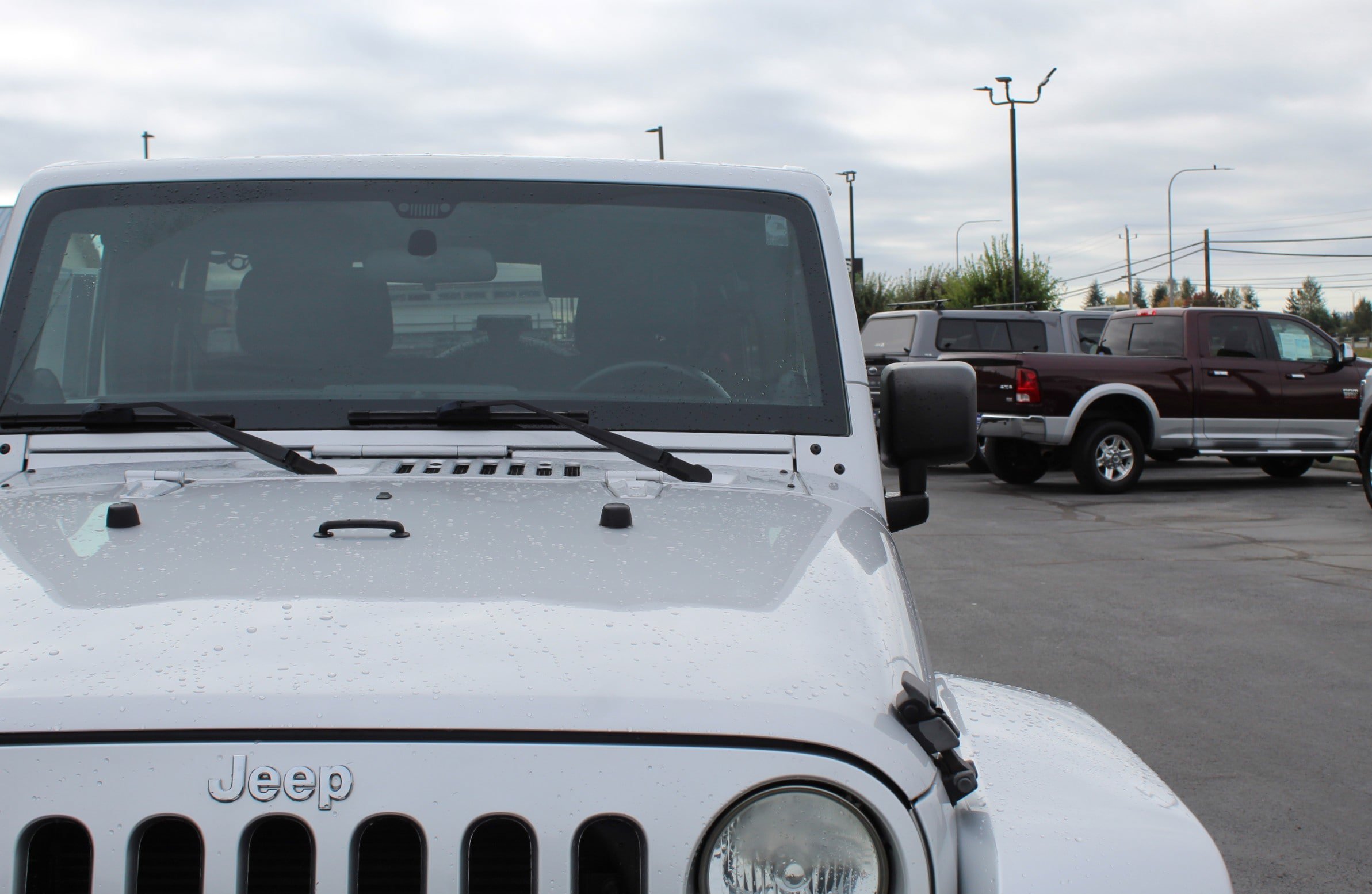 Used 2012 Jeep Wrangler Unlimited Sahara w/ Connectivity Group AWD/4WD image 11