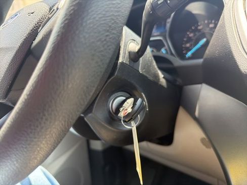 Used 2018 Ford Escape SE FWD image 27