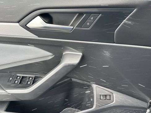 Certified 2025 Volkswagen Jetta SE image 17