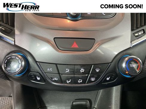 Used 2018 Chevrolet Cruze LT w/ Convenience Package image 4