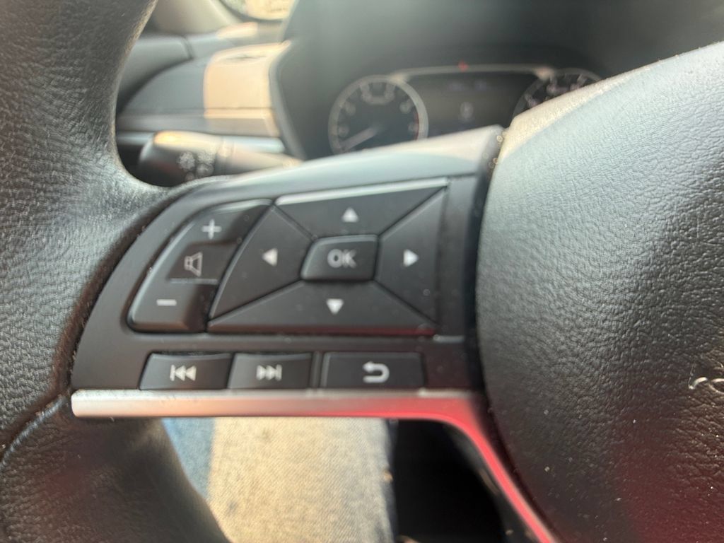Used 2025 Nissan Altima 2.5 SV FWD image 16
