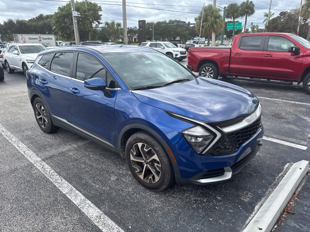 Used 2023 Kia Sportage EX FWD image 3